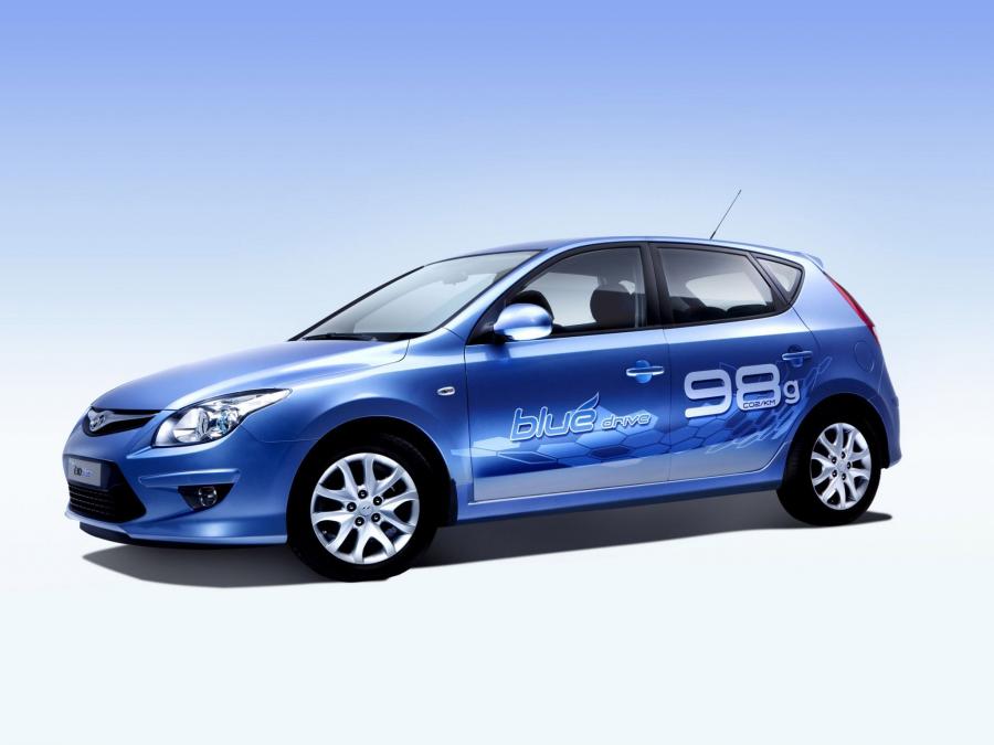  Hyundai i30 Blue Drive (FD) 2010 года  (фото 17 из 26)